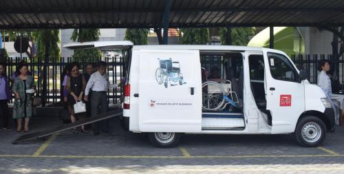 Sumbangan Mobil Pengguna Kursi Roda dari PT. Rapi Trans Logistik Indonesia November 2019