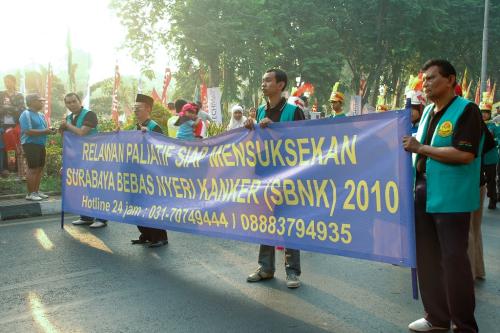 Karnaval Surabaya Bebas Nyeri Kanker 2010